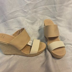 Two strap wedges